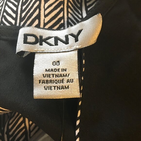 𝐃𝐊𝐍𝐘 Graphic Slip On Dress ⪢⪢ NEW WITH TAGS!! - Picture 11 of 13